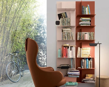 Libreria sospesa Avenue in metallo di Kristalia